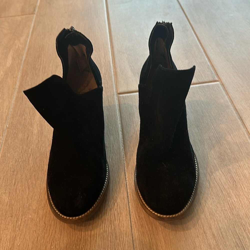 Black suede, zipper back ankle boots with heels. Like new. States waterproof